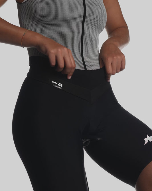 ASSOS UMA GT W Half Shorts Long Black product video