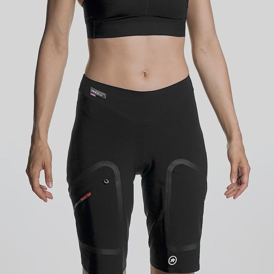 ASSOS Trail Tactica Cargo Shorts Black product video