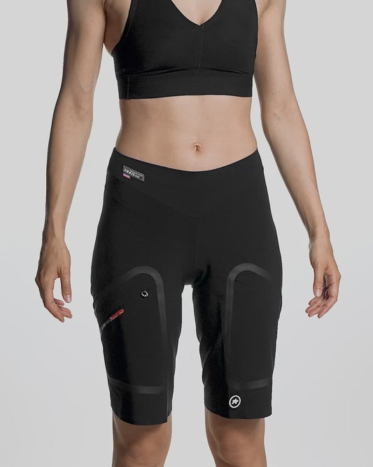 ASSOS Trail Tactica Cargo Shorts Black product video