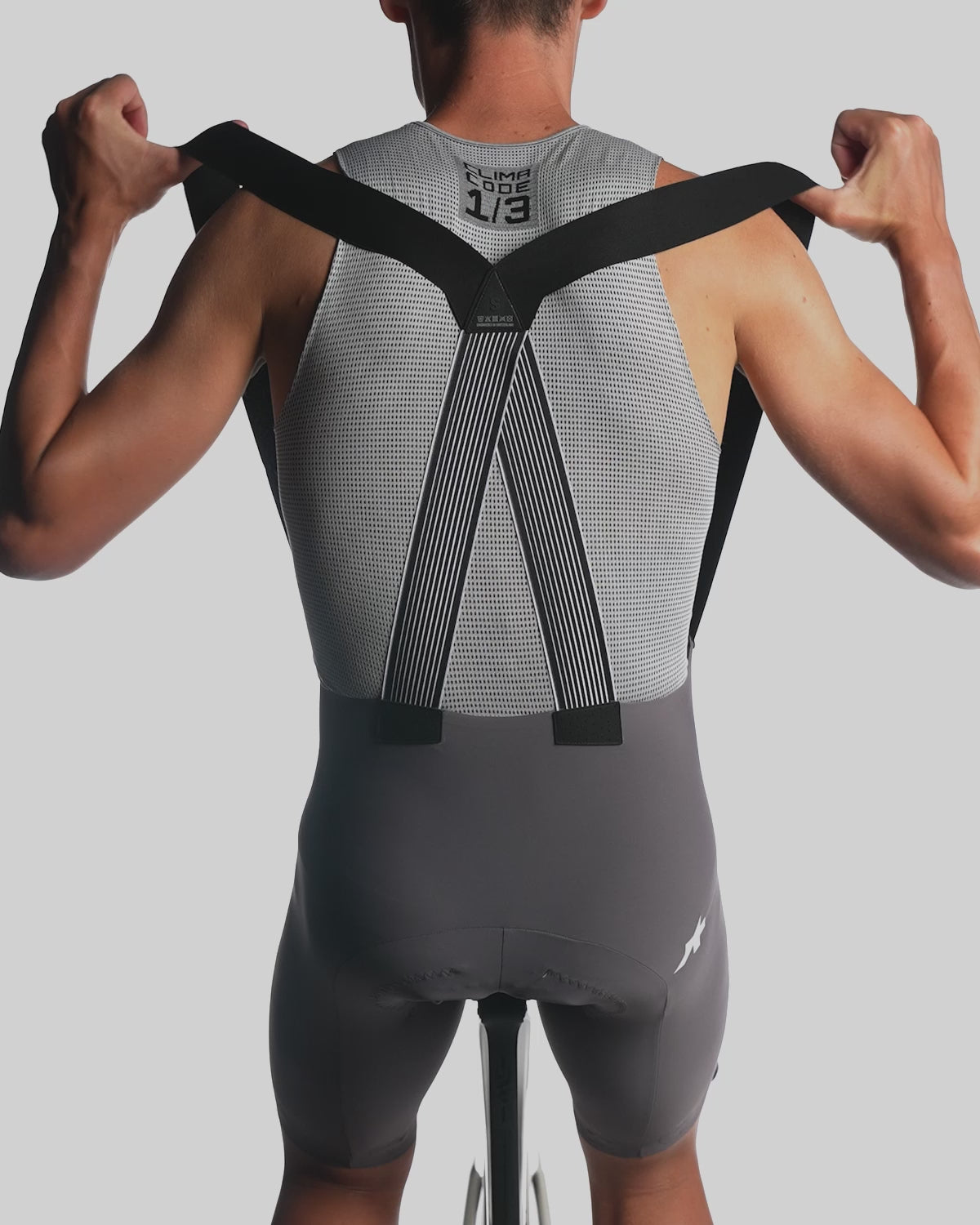 ASSOS Equipe R Bib Shorts Robust Grey product video