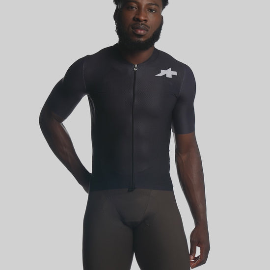 ASSOS Mille GT Wind Vest Beige product video