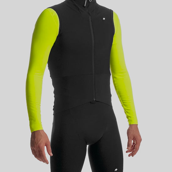 ASSOS Equipe R SF Vest Black product video