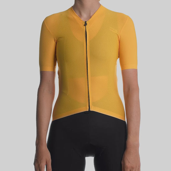 ASSOS Dyora R Jersey Orange product video