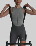 ASSOS Tactica Kieskafer W Gravel Bib Grey product video