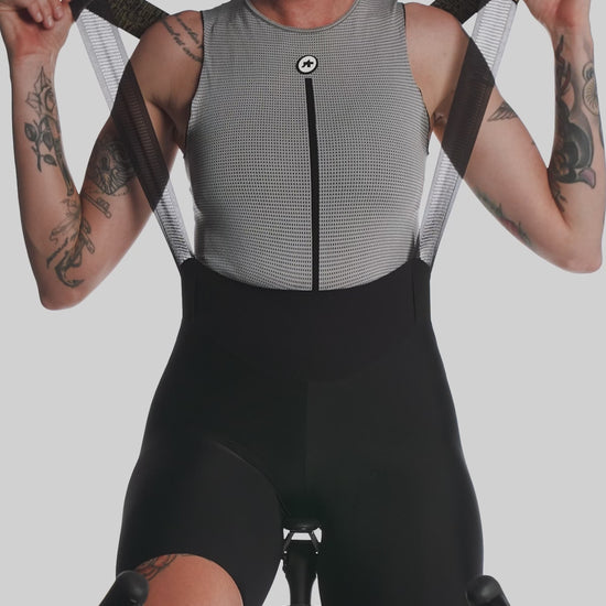 ASSOS Uma GTV Bib Shorts Black product video
