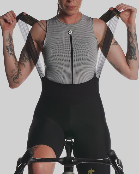 ASSOS Uma GTV Bib Shorts Black product video