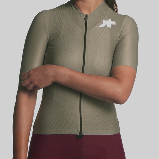 ASSOS UMA GT Jersey EVO Green product video