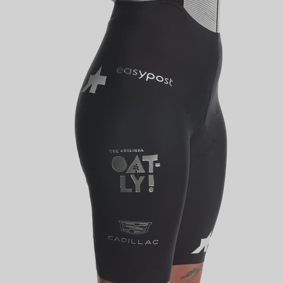 ASSOS Dyora R Bib Shorts S11 EF Black product video