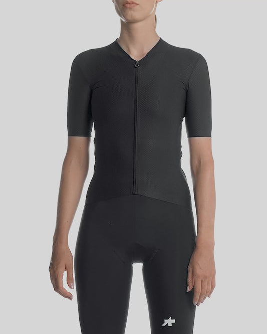 ASSOS Dyora R Jersey Black product video