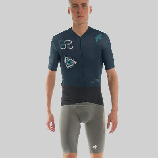 ASSOS Equipe RS x Safa Brian Green product video