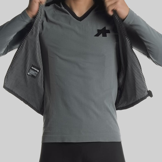 ASSOS Tactica Shell Vest Black product video