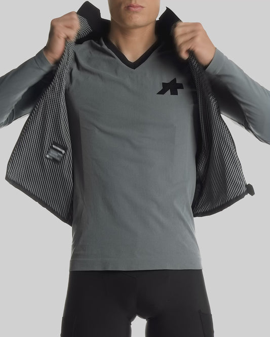 ASSOS Tactica Shell Vest Black product video