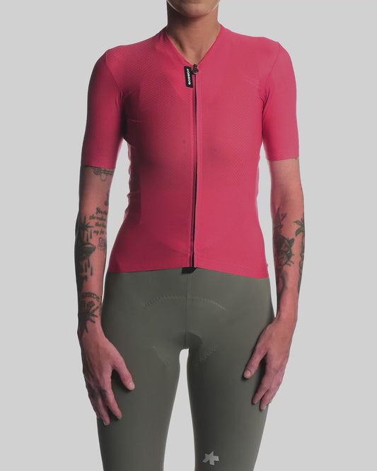 ASSOS Dyora R Jersey Red product video