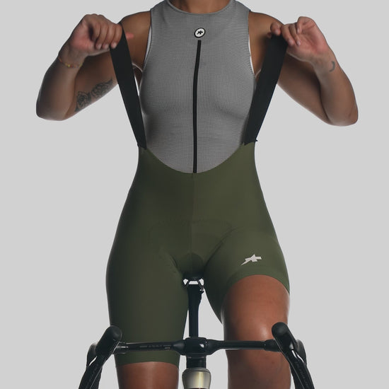 ASSOS Uma GT Bib Short Moss Green product video