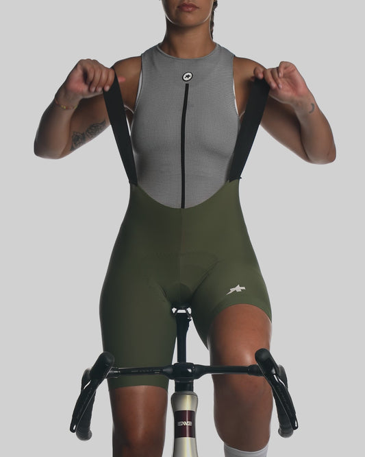 ASSOS Uma GT Bib Short Moss Green product video
