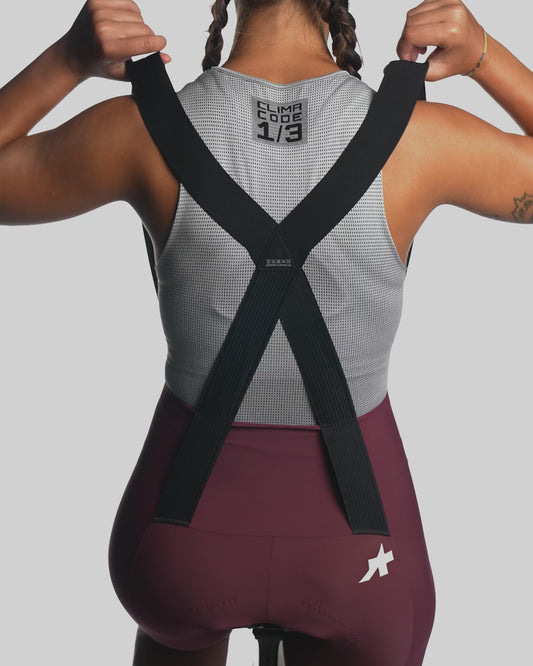 ASSOS Uma GT Bib Shorts Burgundy Red product video