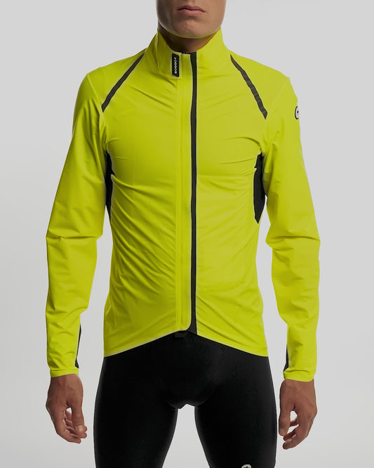 ASSOS Mille GTS Wasserschnauze Rain Jacket Yellow product video