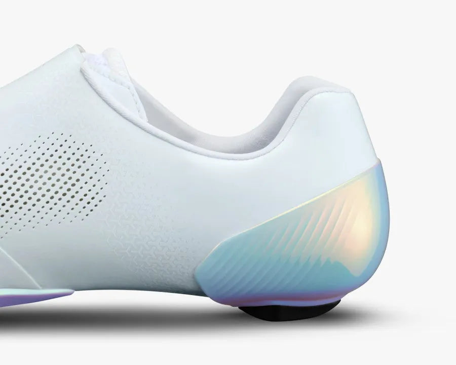 Colour-shifting crystal finish