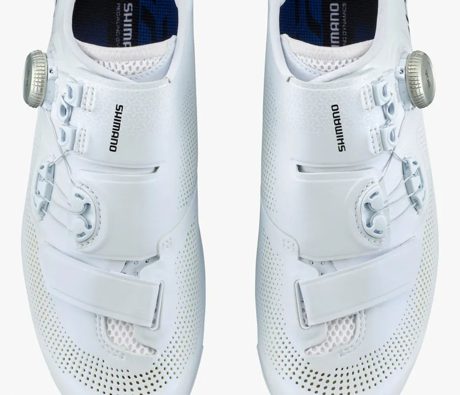 Stretch-resistant microfibre upper
