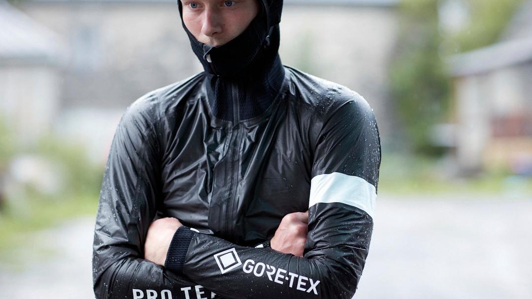 RAPHA Pro Team Insulated GORETEX Jaqueta - Black