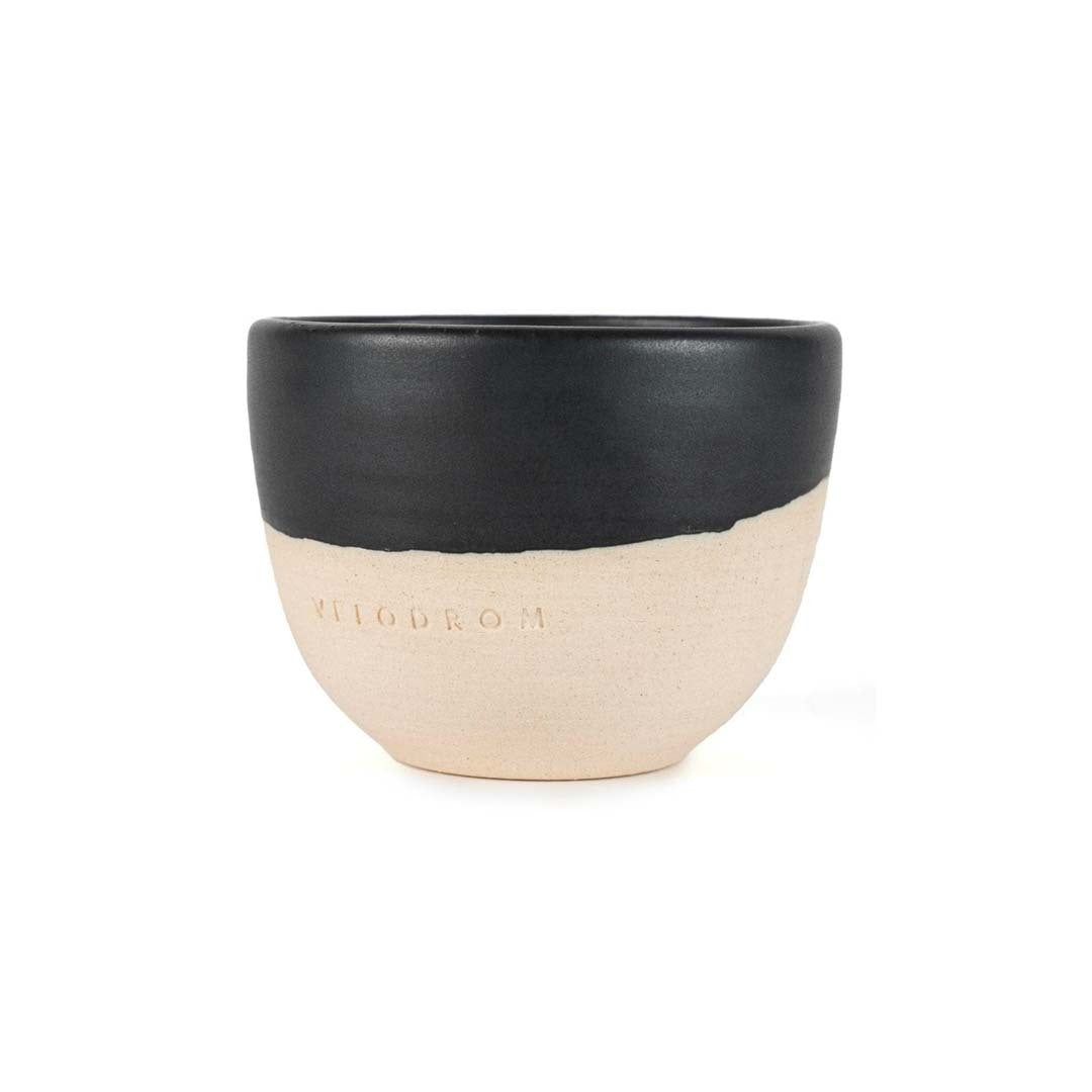 VELODROM Kaffeebecher Handgefertigt x Pell Ceramica - Schwarz glasiert und unbeschichtet 