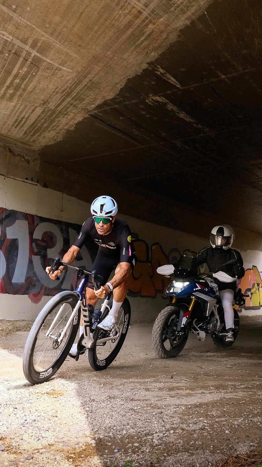 Motor-pacing under the bridge